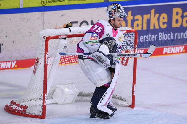 Eishockey Penny DEL 10. Spieltag Krefeld Pinguine - Eisbären Berlin am 18.10.2026 in der Yayla Arena in Krefeld Jonas Neffin ( Berlin ) Gemäß den Vorgaben der DEL Deutsche Eishockey Liga ist die Publikation und Weiterverwertung der Aufnahmen in elektronischen Medien und Endgeräten aller Art während des laufenden Spiels nicht zulässig.
