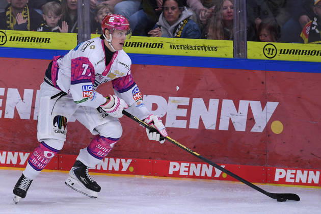 Eishockey Penny DEL 10. Spieltag Krefeld Pinguine - Eisbären Berlin am 18.10.2026 in der Yayla Arena in Krefeld Eric Hördler ( Berlin ) Gemäß den Vorgaben der DEL Deutsche Eishockey Liga ist die Publikation und Weiterverwertung der Aufnahmen in elektronischen Medien und Endgeräten aller Art während des laufenden Spiels nicht zulässig.