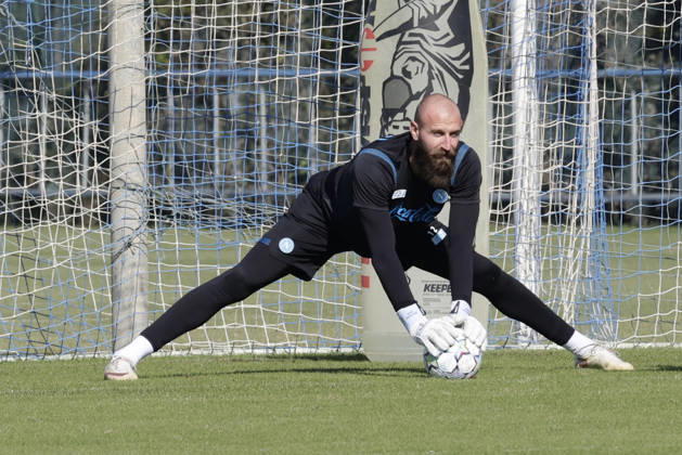 training session SSC Napoli Napoli s Serbian goalkeeper Vanja Milinkovic-Savic controls the ball during of the UEFA Champions League group stage matchday 3 fixture between SSC Napoli and Bodo Glimt at the SSC Napoli training centre in Castelvoturno, Caserta, on 19, October, 2026. _BPH9094 Copyright: xAntonioxBalascox