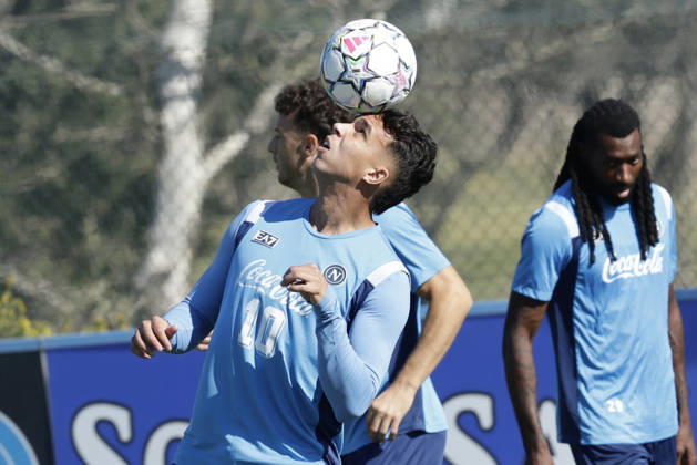 training session SSC Napoli Napoli s Brazilian forward Giovane controls the ball during of the UEFA Champions League group stage matchday 3 fixture between SSC Napoli and Bodo Glimt at the SSC Napoli training centre in Castelvoturno, Caserta, on 19, October, 2026. _BPH9269 Copyright: xAntonioxBalascox