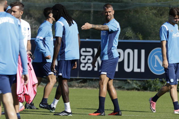 training session SSC Napoli Napoli s Italian defender Leonardo Spinazzola gesticulate during of the UEFA Champions League group stage matchday 3 fixture between SSC Napoli and Bodo Glimt at the SSC Napoli training centre in Castelvoturno, Caserta, on 19, October, 2026. _BPH9342 Copyright: xAntonioxBalascox