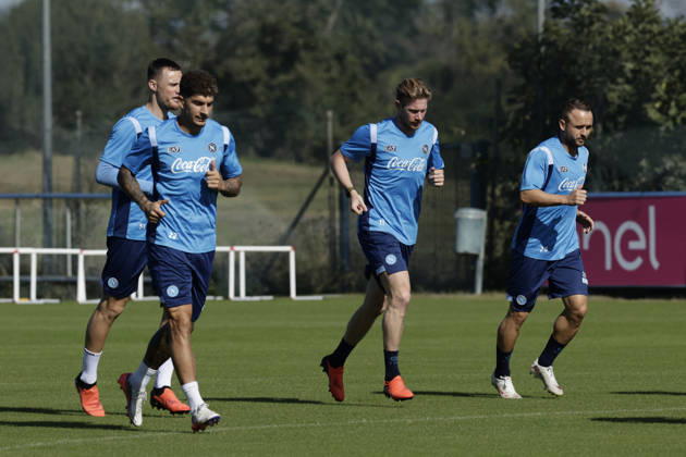 training session SSC Napoli Napoli s Italian defender Giovanni Di Lorenzo, Kevin De Bruyne, Napoli s Slovak midfielder Stanislav Lobotka during of the UEFA Champions League group stage matchday 3 fixture between SSC Napoli and Bodo Glimt at the SSC Napoli training centre in Castelvoturno, Caserta, on 19, October, 2026. _BPH9356 Copyright: xAntonioxBalascox