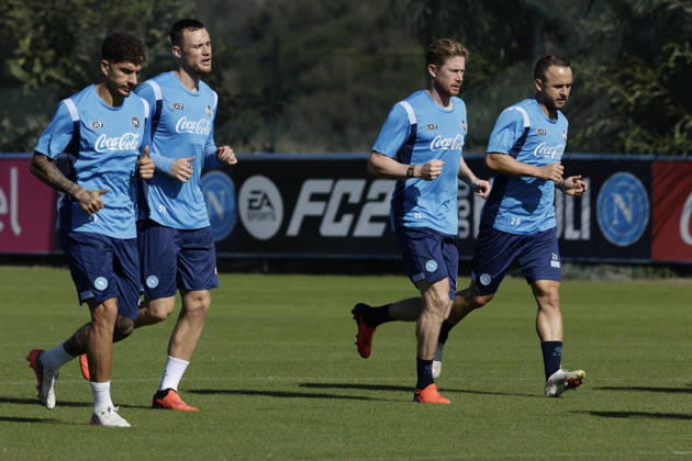 training session SSC Napoli Napoli s Italian defender Giovanni Di Lorenzo, Napoli s Dutch defender Sam Beukema, Kevin De Bruyne and Napoli s Slovak midfielder Stanislav Lobotka during of the UEFA Champions League group stage matchday 3 fixture between SSC Napoli and Bodo Glimt at the SSC Napoli training centre in Castelvoturno, Caserta, on 19, October, 2026. _BPH9373 Copyright: xAntonioxBalascox