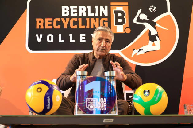 19.10.2026, DEU, GER , Deutschland, Volleyball, BR Volleys PK, Saison 2026 2027), Berlin, BR Volleys Geschäftsfuehrer Kaweh Niroomand, Headcoach Andrea Anastasi, Kapitän Ruben Schott nordphoto GmbH Engler Berlin Berlin Berlin Deutschland Copyright: xNordphotox xEnglerx