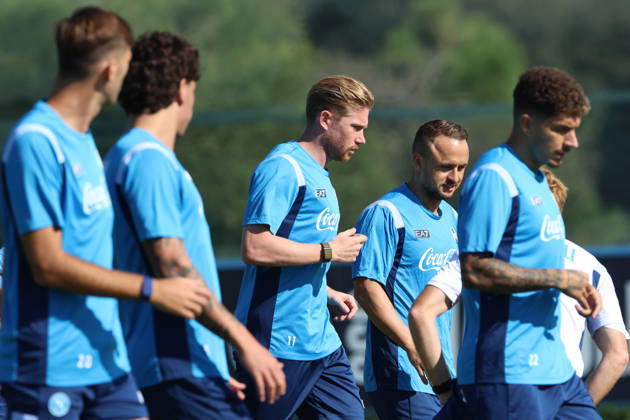 SSC Napoli Training Session Kevin De Bruyne of Napoli during a training session ahead of the UEFA Champions League 2026 27 at the Napoli training center in Castel Volturno, Italy, on October 19, 2026. Castel Volturno Napoli Italy  Copyright: xCiroxDexLucax originalFilename:deluca-sscnapol261019_npdG4.jpg