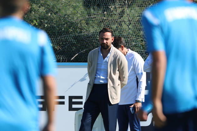 SSC Napoli Training Session Giovanni Manna, sporting director of Napoli, during a training session ahead of the UEFA Champions League 2026 27 at the Napoli training center in Castel Volturno, Italy, on October 19, 2026. Castel Volturno Napoli Italy  Copyright: xCiroxDexLucax originalFilename:deluca-sscnapol261019_npkOQ.jpg