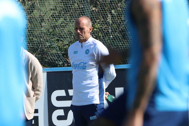 SSC Napoli Training Session Massimiliano Allegri, coach of Napoli, during a training session ahead of the UEFA Champions League 2026 27 at the Napoli training center in Castel Volturno, Italy, on October 19, 2026. Castel Volturno Napoli Italy  Copyright: xCiroxDexLucax originalFilename:deluca-sscnapol261019_npx4N.jpg