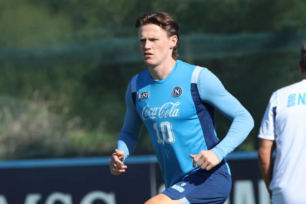 SSC Napoli Training Session Scott McTonimay of Napoli during a training session ahead of the UEFA Champions League 2026 27 at the Napoli training center in Castel Volturno, Italy, on October 19, 2026. Castel Volturno Napoli Italy  Copyright: xCiroxDexLucax originalFilename:deluca-sscnapol261019_npIwU.jpg