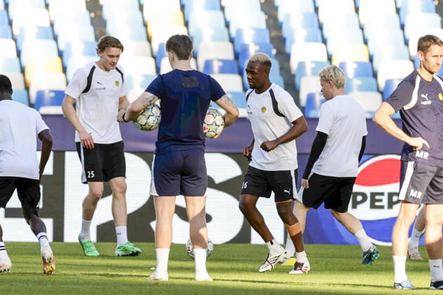 training session Bodo Glimt Bodo Glimt s Norwegian midfielder Isak Dybvik Maetta and Bodo Glimt s Norwegian midfielder Joshua Kitolano during training of the UEFA Champions League Bodo Glimt against SSC Napoli at Diego Armando Maradona Stadium on October, 19, 2026 in Naples, _BPH0300 Copyright: xAntonioxBalascox