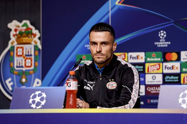 PORTO , 19-10-2026 , Estadio do Dragao , season 2026 2027 , UEFA Champions League football , press conference, PK, Pressekonferenz PSV , Picture shows PSV Player Filip Kostic during the press conference Press conference and training PSV  x208819903x Copyright: