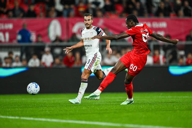 Eddy Kouadio of AC Monza scores a goal during the Serie A soccer match between AC Monza and Cagliari Calcio the Brianteo Stadium in Monza, north Italy - October 19, 2026. - Soccer.  Copyright: xTizianoxBallabio LaPressex
