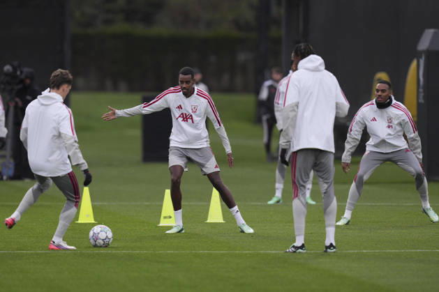 Liverpool Training, Champions League Alexander Isak of Liverpool FC and Ryan Gravenberch of Liverpool FC during the Liverpool Training Session ahead of the UEFA Champions League Matchday 3 v Villarreal CF, AXA Training Centre, Liverpool, United Kingdom on 19 October 2026 Credit: Steve Flynn Every Second Media Editorial use only. All images are copyright Every Second Media Limited. No images may be reproduced without prior permission. Copyright: xIMAGO EveryxSecondxMediax ESM-2242-0036 StevexFlynnx xEveryxSecondxMediax