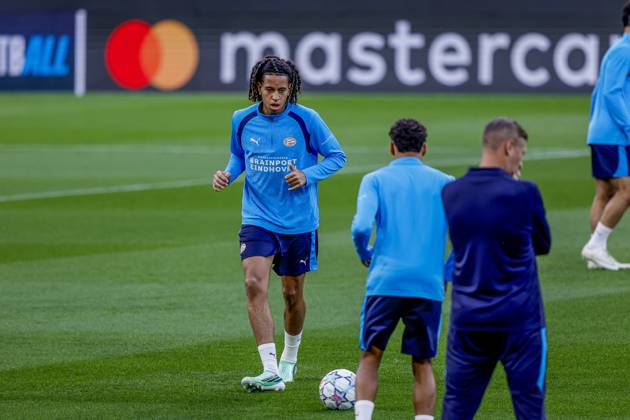 PORTO , 19-10-2026 , Estadio do Dragao , season 2026 2027 , UEFA Champions League football , press conference, PK, Pressekonferenz PSV , Picture shows PSV Player Shuyjano Cornecion Press conference and training PSV  x208823155x Copyright: