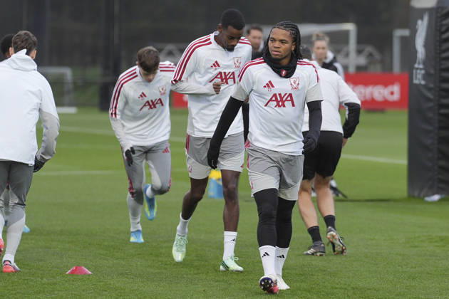 Liverpool Training, Champions League Rio Ngumoha of Liverpool FC warms up during the Liverpool Training Session ahead of the UEFA Champions League Matchday 3 v Villarreal CF, AXA Training Centre, Liverpool, United Kingdom on 19 October 2026 Credit: Steve Flynn Every Second Media Editorial use only. All images are copyright Every Second Media Limited. No images may be reproduced without prior permission. Copyright: xIMAGO EveryxSecondxMediax ESM-2242-0053 StevexFlynnx xEveryxSecondxMediax
