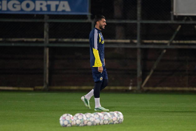 Ahead of Fenerbahce v Slavia Prague - UEFA Champions League ISTANBUL, TURKIYE - OCTOBER 19: Oguz Aydin of Fenerbahce takes part during the training session ahead of their UEFA Champions League match between Fenerbahce and Slavia Prague at Chobani Stadium in Istanbul, Turkiye, on October 19, 2026. Celal Gunes Anadolu Istanbul Turkey. Editorial use only. Please get in touch for any other usage.  Copyright: x2026xAnadoluxCelalxGunesx
