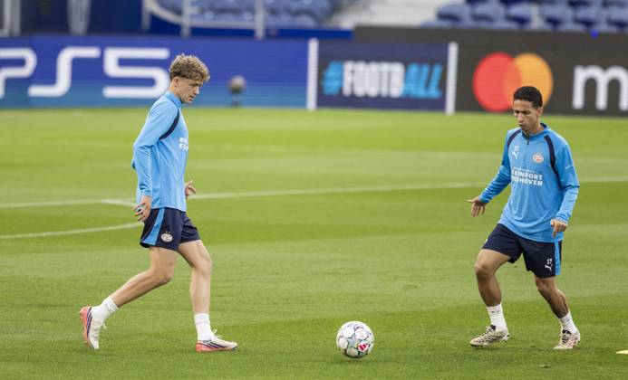 PORTO - Sven Mijnans and Mauro Junior of PSV Eindhoven during a training session the day before the Champions League match between Porto and PSV Eindhoven at the Estadio Do Dragao, on October 19, 2026 in Porto, Portugal. MORITZ MUELLER ANP xVIxANPxSportx xxANPxIVx 572988485 originalFilename: 572988485.jpg