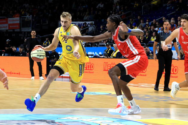 19.10.2026, Deutschland, GER, DEU, Basketball, BBL-Pokal, 1.Tag, Saison 2026 2027, Berlin, ALBA Berlin vs Bamberg Sam Griesel ( ALBA Berlin 5 ), Hason Ward ( Bamberg 20 ) nordphoto GmbH Engler Berlin Uber-Arena Berlin Deutschland Copyright: xNordphotox xEnglerx