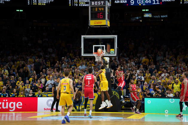 Im Bild: Sima, Alba Berlin, 77, erster Treffer 19.10.2026, Alba Berlin - BMA365 Bamberg Baskets, BBL-Pokal Achtelfinale, Basketball, Saison 2026 27, Uber Arena Copyright: HMBxMedia xPascalxSpanehl