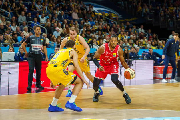 Im Bild: Jordan Wright (BMA365 Bamberg Baskets, 3) 19.10.2026, Alba Berlin - BMA365 Bamberg Baskets, BBL-Pokal Achtelfinale, Basketball, Saison 2026 27, Uber Arena Copyright: HMBxMedia xPascalxSpanehl