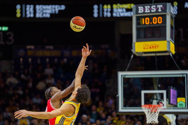 Im Bild: tipp-off 19.10.2026, Alba Berlin - BMA365 Bamberg Baskets, BBL-Pokal Achtelfinale, Basketball, Saison 2026 27, Uber Arena Copyright: HMBxMedia xPascalxSpanehl