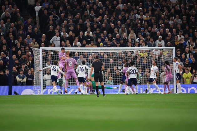 Tottenham Hotspur v Coventry City, Premier League CHANCE Coventry City Defender Bobby Thomas 4 heads towards goal during the Premier League match between Tottenham Hotspur and Coventry City at Tottenham Hotspur Stadium, London, UK on 19 October 2026. London Tottenham Hotspur Stadium London UK Editorial use only DataCo restrictions apply See www.football-dataco.com , Copyright: xChrisxFoxwellx PSI-25020-0017