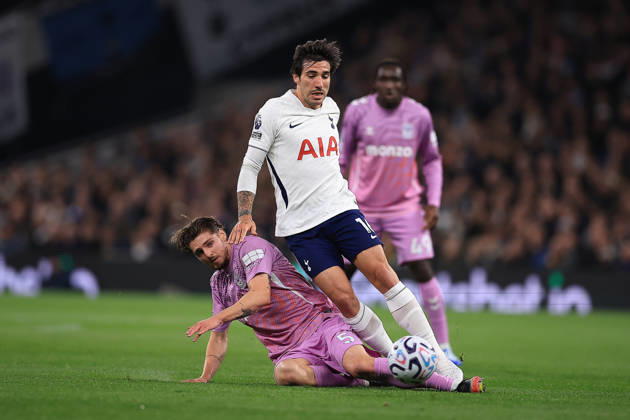 Tottenham Hotspur v Coventry City, Premier League Coventry City Midfielder Matt Grimes 6 tackles Tottenham Hotspur Midfielder Sandro Tonali 16 during the Premier League match between Tottenham Hotspur and Coventry City at Tottenham Hotspur Stadium, London, UK on 19 October 2026. London Tottenham Hotspur Stadium London UK Editorial use only DataCo restrictions apply See www.football-dataco.com , Copyright: xChrisxFoxwellx PSI-25020-0018