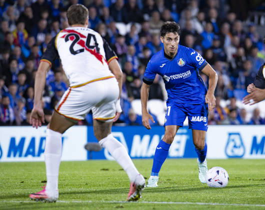Getafe CF v Rayo Vallecano - La Liga EA Sports 2026 27 October 19, 2026, Estadio El Coliseum, Getafe, Madrid, Spain: Ramon Terrats of Getafe is defended by Florian Lejeune during La Liga EA Sports match between Getafe and Rayo Vallecano at Estadio El Coliseum on October 19, 2026 in Madrid, Spain. Getafe Estadio Coliseum Madrid Spain Copyright: xAlejandroxMatiasxAcostax
