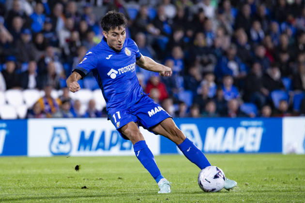 Getafe CF v Rayo Vallecano - La Liga EA Sports 2026 27 October 19, 2026, Estadio El Coliseum, Getafe, Madrid, Spain: Ramon Terrats of Getafe is defended during La Liga EA Sports match between Getafe and Rayo Vallecano at Estadio El Coliseum on October 19, 2026 in Madrid, Spain. Getafe Estadio Coliseum Madrid Spain Copyright: xAlejandroxMatiasxAcostax