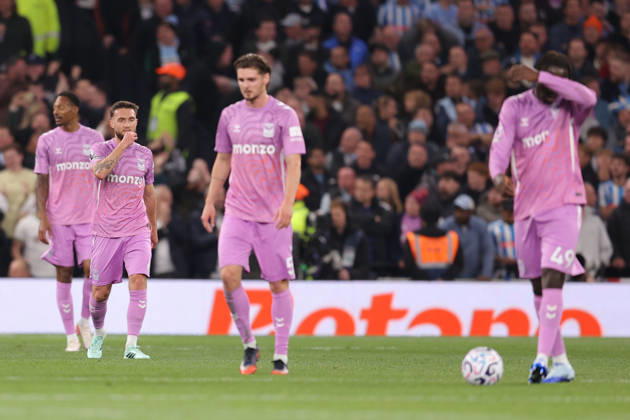 Premier League: Tottenham Hotspur v Coventry City Coventry city players look on as Tottenham make it 1-0 during the Premier League match Tottenham Hotspur vs Coventry City at Tottenham Hotspur Stadium, London, United Kingdom on 19 October 2026 (Photo by Harvey Murphy News Images) Copyright: xHarveyxMurphy NewsxImagesx