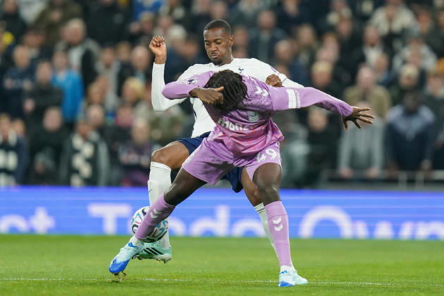 Tottenham Hotspur v Coventry City, Premier League Sidiki Chérif of Coventry City under pressure from Tosin Adarabioyo of Tottenham Hotspur during the Tottenham Hotspur v Coventry City Premier League match at the Tottenham Hotspur Stadium, London, England on 19 October 2026 Credit: Dylan Hepworth Every Second Media Editorial use only. All images are copyright Every Second Media Limited. No images may be reproduced without prior permission. All rights reserved. Premier League and Football League images are subject to licensing agreements with Football DataCo Limited. see https: www.football-dataco.com Copyright: xIMAGO EveryxSecondxMediax ESM-2235-0028 DylanxHepworthx xEveryxSecondxMediax