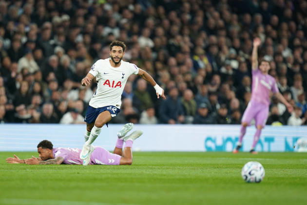 Tottenham Hotspur v Coventry City, Premier League Omar Marmoush of Tottenham Hotspur taking the ball off Milan van Ewijk of Coventry City during the Tottenham Hotspur v Coventry City Premier League match at the Tottenham Hotspur Stadium, London, England on 19 October 2026 Credit: Dylan Hepworth Every Second Media Editorial use only. All images are copyright Every Second Media Limited. No images may be reproduced without prior permission. All rights reserved. Premier League and Football League images are subject to licensing agreements with Football DataCo Limited. see https: www.football-dataco.com Copyright: xIMAGO EveryxSecondxMediax ESM-2235-0035 DylanxHepworthx xEveryxSecondxMediax