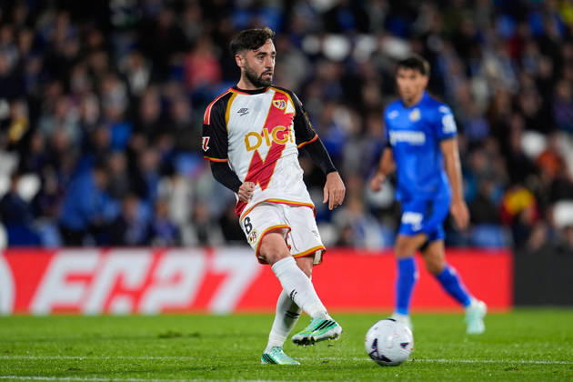 October 19, 2026, Getafe, Madrid, Spain: Unai Lopez of Rayo Vallecano passes the ball during the Spanish League, LaLiga EA Sports, football match between Getafe CF and Rayo Vallecano at Coliseum de Getafe stadium on October 19, 2026, in Getafe, Spain. Getafe CF V Rayo Vallecano - LaLiga EA Sports  - ZUMAa181 20261019_zaa_a181_023 Copyright: xDennisxAgyemanx