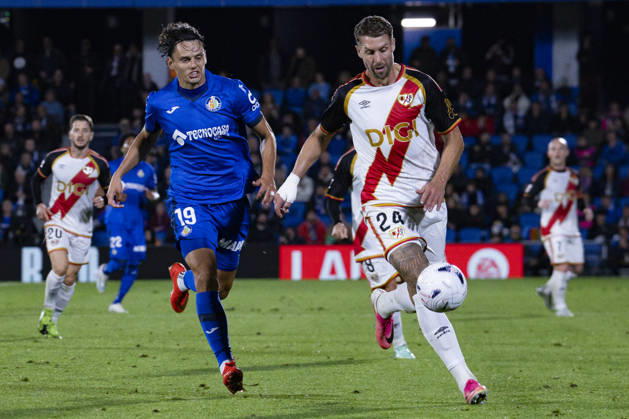 Getafe CF v Rayo Vallecano - La Liga EA Sports 2026 27 October 19, 2026, Estadio El Coliseum, Getafe, Madrid, Spain: Florian Lejeune of Rayo Vallecano is defended by Enes Unal of Getafe during La Liga EA Sports match between Getafe and Rayo Vallecano at Estadio El Coliseum on October 19, 2026 in Madrid, Spain. Getafe Estadio Coliseum Madrid Spain Copyright: xAlejandroxMatiasxAcostax