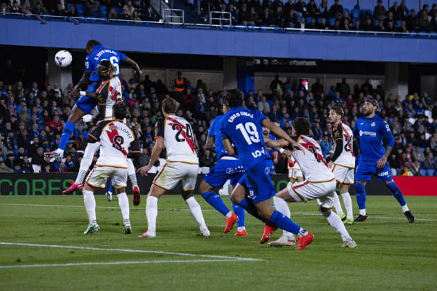 Getafe CF v Rayo Vallecano - La Liga EA Sports 2026 27 October 19, 2026, Estadio El Coliseum, Getafe, Madrid, Spain: Jean Ives Valou of Getafe jumps for the ball during La Liga EA Sports match between Getafe and Rayo Vallecano at Estadio El Coliseum on October 19, 2026 in Madrid, Spain. Getafe Estadio Coliseum Madrid Spain Copyright: xAlejandroxMatiasxAcostax
