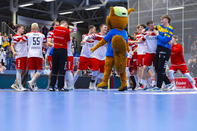 19.10.2026, 8. Spieltag der 2. Handball-Bundesliga, TuSEM Essen - TV Emsdetten. Die Spieler des TUSEM bejubeln den ersten Sieg. Essen Am Hallo NRW Deutschland xRHR-FOTO DEx Copyright: DennisxEwert RHR-FOTOx RHR-FOTO DE