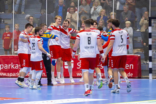 19.10.2026, 8. Spieltag der 2. Handball-Bundesliga, TuSEM Essen - TV Emsdetten. Die Spieler des TUSEM bejubeln den ersten Sieg der Saison. Essen Am Hallo NRW Deutschland xRHR-FOTO DEx Copyright: DennisxEwert RHR-FOTOx RHR-FOTO DE