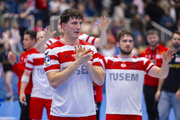 19.10.2026, 8. Spieltag der 2. Handball-Bundesliga, TuSEM Essen - TV Emsdetten. v. l. Valentin Willner (TuSEM Essen), Nicholas Schley (TuSEM Essen) bejubeln den Sieg. Essen Am Hallo NRW Deutschland xRHR-FOTO DEx Copyright: DennisxEwert RHR-FOTOx RHR-FOTO DE