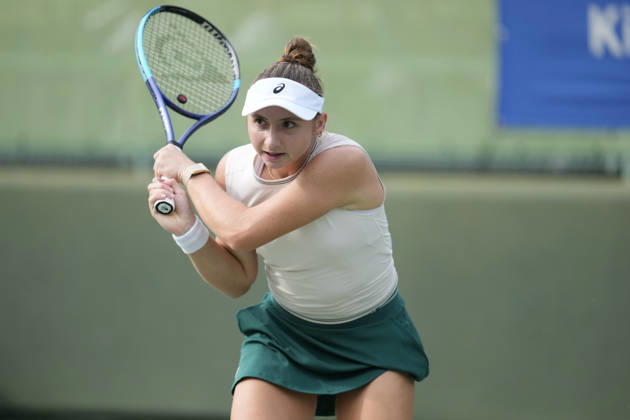 WTA, Tennis Damen Kinoshita Group Japan Open - Day 2 Mary Stoiana of the United States competes in her round of 32 singles match against Oleksandra Oliynykova of Ukraine at the 2026 Kinoshita Group Japan Open Women s tennis tournament at Utsubo Tennis Center in Osaka, Japan, on October 20, 2026. Osaka Japan Copyright: xOwenxHammondx originalFilename:hammond-2026kino261020_npP7n