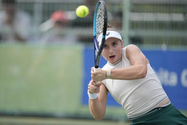 WTA, Tennis Damen Kinoshita Group Japan Open - Day 2 Mary Stoiana of the United States competes in her round of 32 singles match against Oleksandra Oliynykova of Ukraine at the 2026 Kinoshita Group Japan Open Women s tennis tournament at Utsubo Tennis Center in Osaka, Japan, on October 20, 2026. Osaka Japan Copyright: xOwenxHammondx originalFilename:hammond-2026kino261020_npUqY