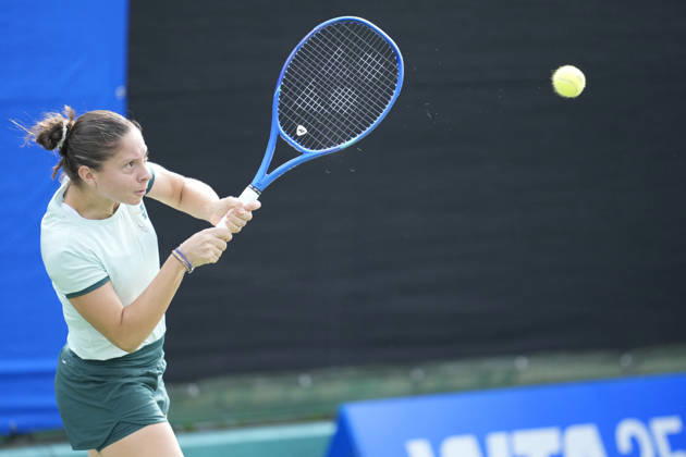 WTA, Tennis Damen Kinoshita Group Japan Open - Day 2 Antonia Ruzic of Croatia plays against Paula Badosa of Spain during their round of 32 singles match at the 2026 Kinoshita Group Japan Open Women s tennis tournament at Utsubo Tennis Center in Osaka, Japan, on October 20, 2026. Osaka Japan Copyright: xOwenxHammondx originalFilename:hammond-2026kino261020_npUY4