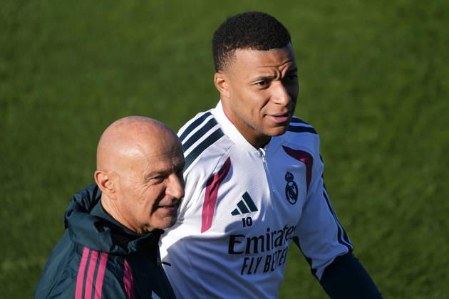 REAL MADRID CF v RB LEIPZIG. CHAMPIONS LEAGUE 2026 2027. ROUND 3. Real Madrid CF s Kylian Mbappe (r) with the fitness coach Antonio Pintus during training session prior to the Champions League round 3 match against RB Leipzig. October 20 2026. (ALTERPHOTOS Acero) MadridSpain  Copyright: xAcerox