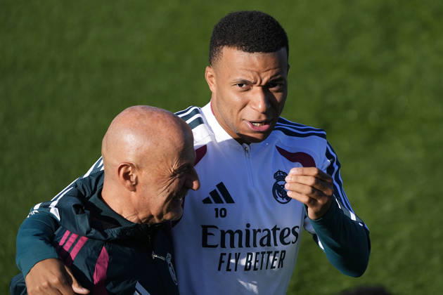 Real Madrid CF s Kylian Mbappe (r) with the fitness coach Antonio Pintus during training session prior to the Champions League round 3 match against RB Leipzig. October 20 2026. (20261020157)