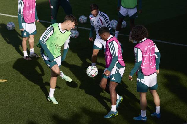 UEFA Champions League 2026 2027 - Real Madrid CF training session in Madrid, Spain - 20 Oct 2026 (From L to R) Carlos Espi, Endrick and Marc Cucurella (Real Madrid CF) are seen in action during a training session on the eve of the UEFA Champions League 2026 2027 match between Real Madrid CF and RB Leipzig. Real Madrid CF is holding its final training session ahead of its third UEFA Champions League game. Madrid Spain Copyright: xFedericoxTitonex xSOPAxImagesx Federico-Titone-1460424