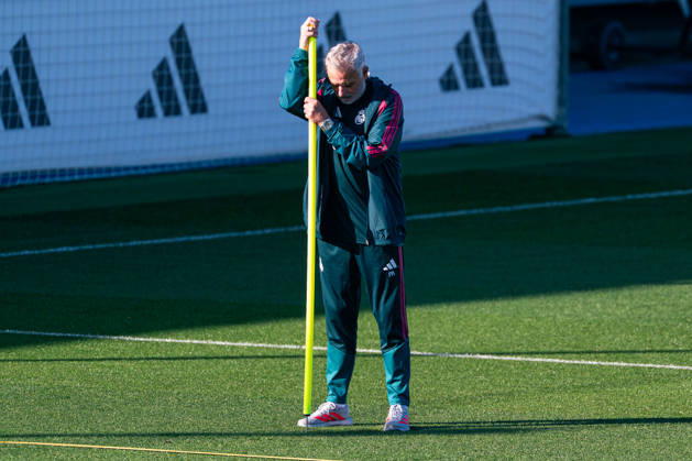 IPA89946321 - MADRID, SPAIN - OCTOBER 20: Jose Mourinho, head coach of Real Madrid CF, during training the day before Matchday 3 of the 2026 27 UEFA Champions League group stage at Ciudad Real Madrid on October 20, 2026, in Madrid, Spain. during Real Madrid - Training and press conference, PK, Pressekonferenz a UEFA Champions League soccer match in Madrid, Spain, on October 20, 2026  Copyright: xTomasxGarrido IPAxSportx xx IPA89946321 IPA89946321