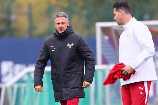 RB Leipzig - Training Champions League Leipzig, 20.10.2026, RB Akademie, UEFA Champions League , RB Leipzig - Abschlusstraining am Vortag von Real Madrid v. RBLeipzig , Im Bild v.l.: Trainer Martin Demichelis und Co-Trainer Thomas Stefan Buck (beide RB Leipzig) ,