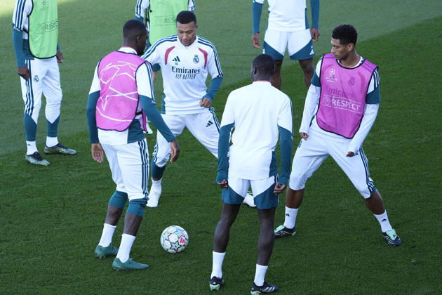 Real Madrid CF s Kylian Mbappe (l) and Jude Bellingham during training session prior to the Champions League round 3 match against RB Leipzig. October 20 2026. (20261020204)