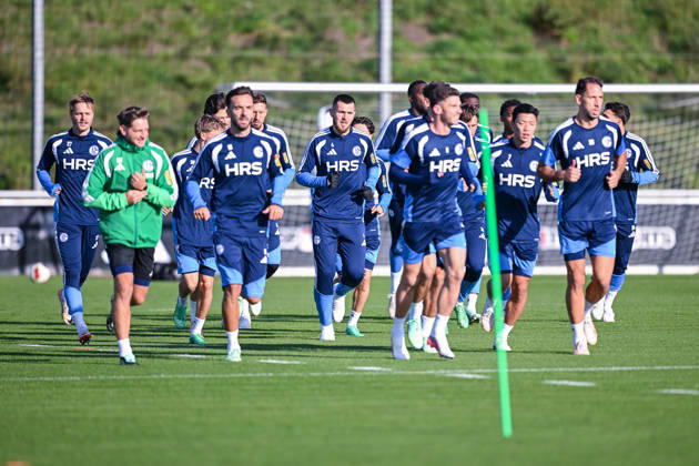 20.10.2026, Fussball, Saison 2026 2027, Bundesliga, Training des FC Schalke 04, Warm laufen FC Schalke 04, Hasan Kurucay (FC Schalke 04) xRHR-FOTO YYx Copyright: KROEGER RHR-FOTOx RHR-FOTO YY