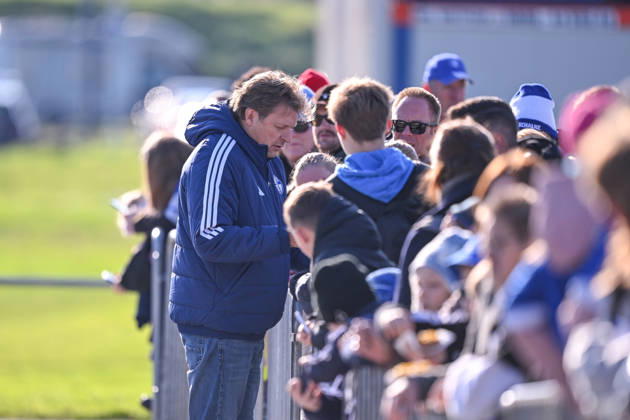 20.10.2026, Fussball, Saison 2026 2027, Bundesliga, Training des FC Schalke 04, Direktor Profifussball Youri Mulder (FC Schalke 04) xRHR-FOTO YYx Copyright: KROEGER RHR-FOTOx RHR-FOTO YY