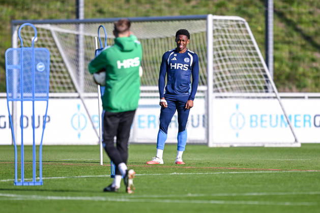 20.10.2026, Fussball, Saison 2026 2027, Bundesliga, Training des FC Schalke 04, Junior Adamu (FC Schalke 04) xRHR-FOTO YYx Copyright: KROEGER RHR-FOTOx RHR-FOTO YY