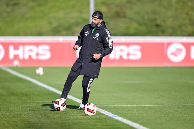 20.10.2026, Fussball, Saison 2026 2027, Bundesliga, Training des FC Schalke 04, Trainer Miron Muslic (FC Schalke 04) xRHR-FOTO YYx Copyright: KROEGER RHR-FOTOx RHR-FOTO YY